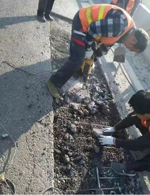 新疆新德伟业建材超早强道路修补料